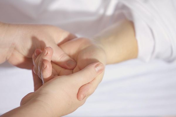 Fizjoterapia – czy kursy są przydatne w takiej branży?