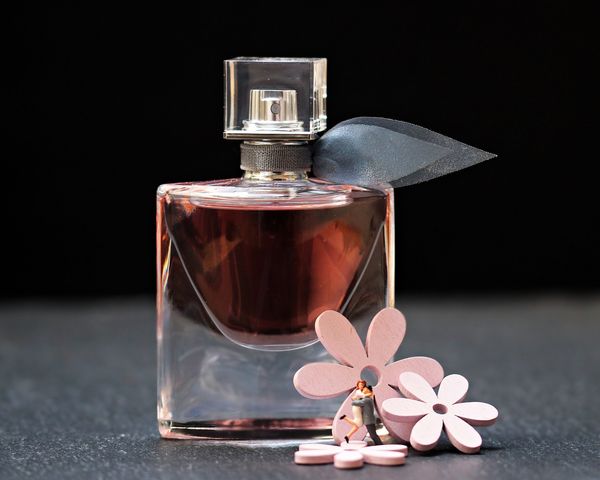 Elegancja i styl w butelce - francuskie perfumy i ich odpowiedniki