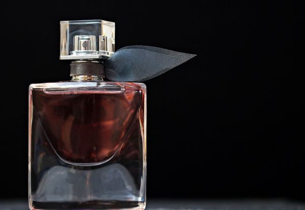 Tajemnice perfumerii: jak tworzone są odpowiedniki znanych zapachów
